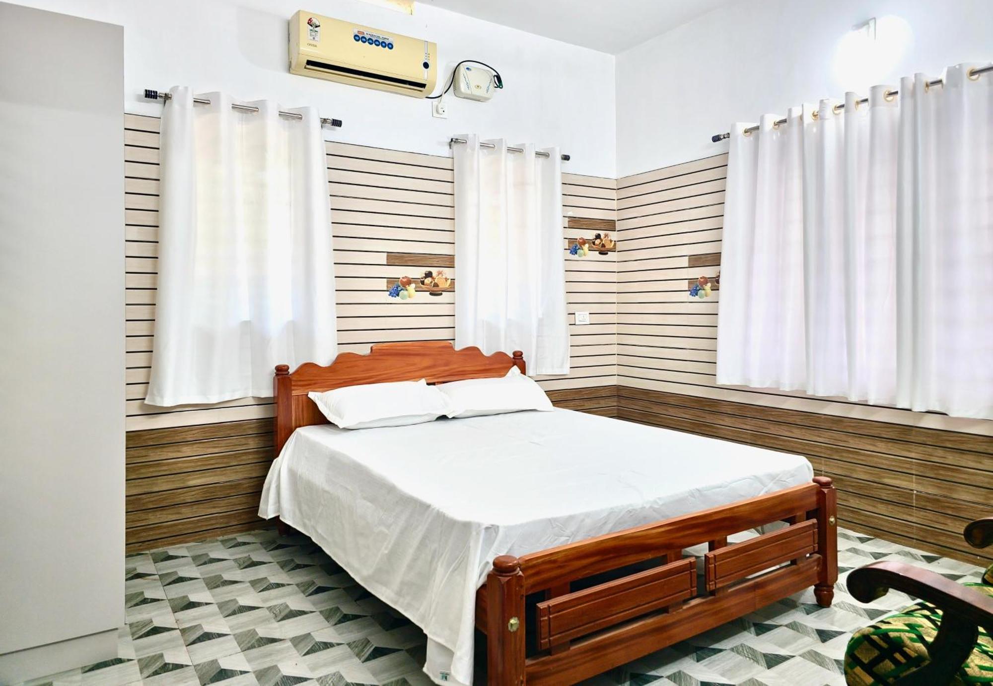 Ambili Riverfront Villa With Party Hall Irimbranallur Exterior photo